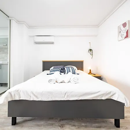 Yusuf Nerva Traian Parking Free * Bucureşti