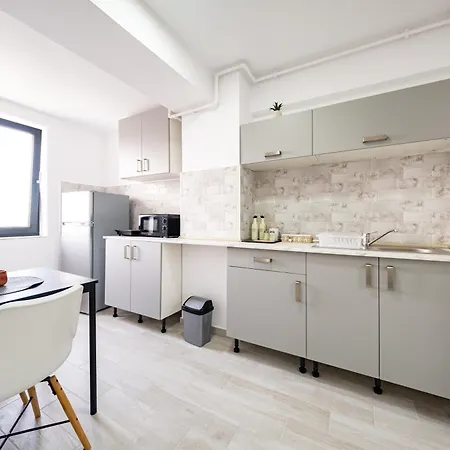 Yusuf Nerva Traian Parking Free *